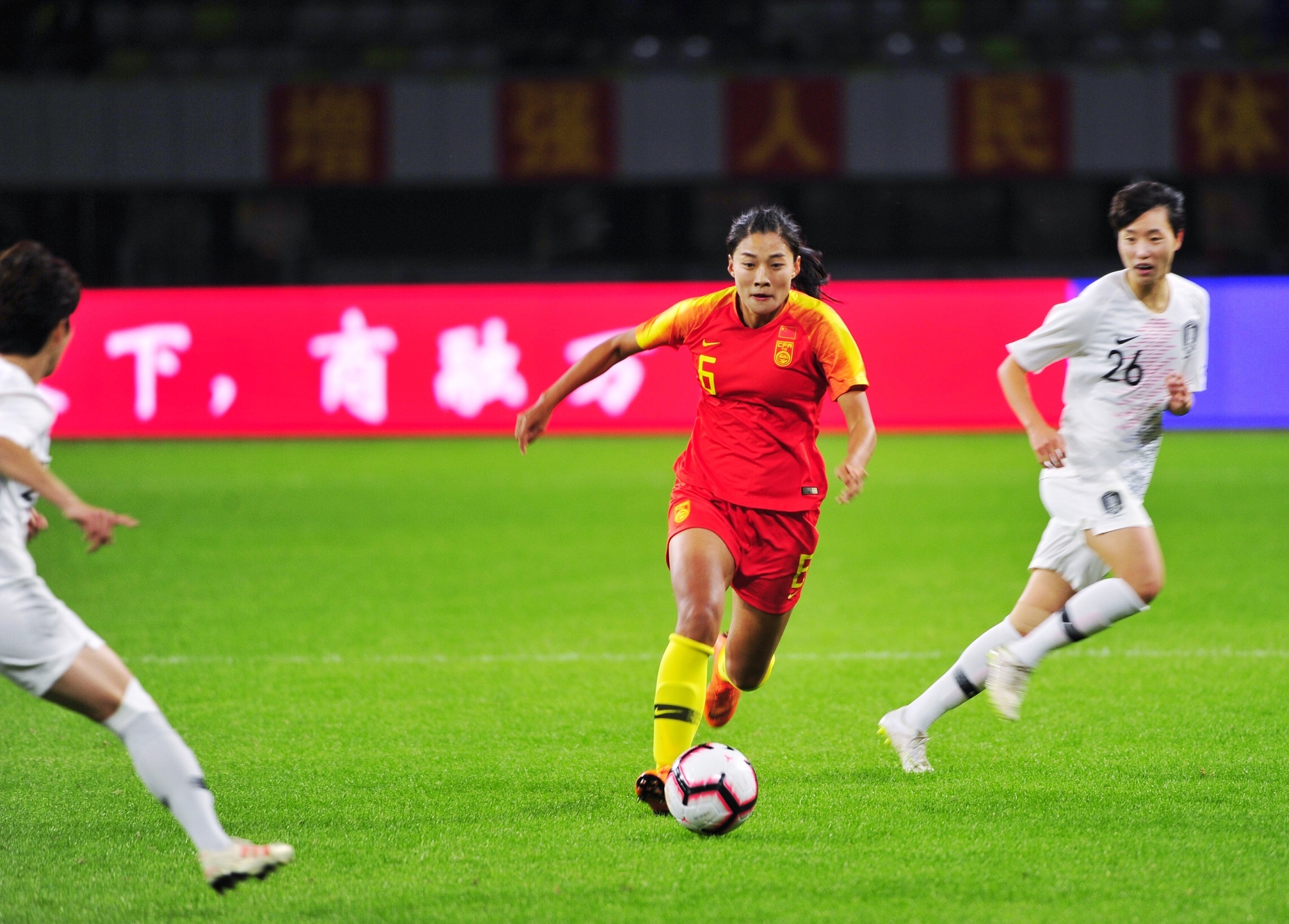 中国女足队员为国争光，获得胜利(中国女足队员为国争光,获得胜利视频)