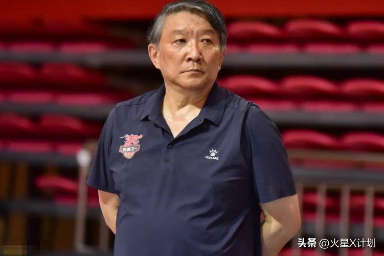 关于球队主教练临时请假，教练组疑局部改组的信息