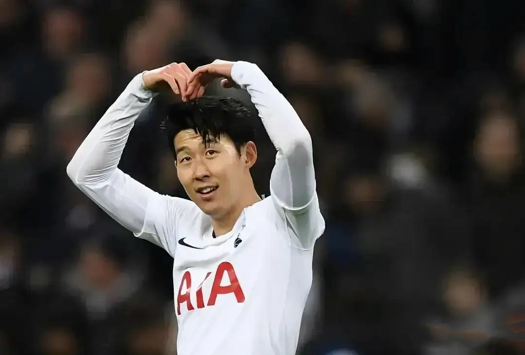 星空体育视频-热刺后防线遭受困难，需加强训练！