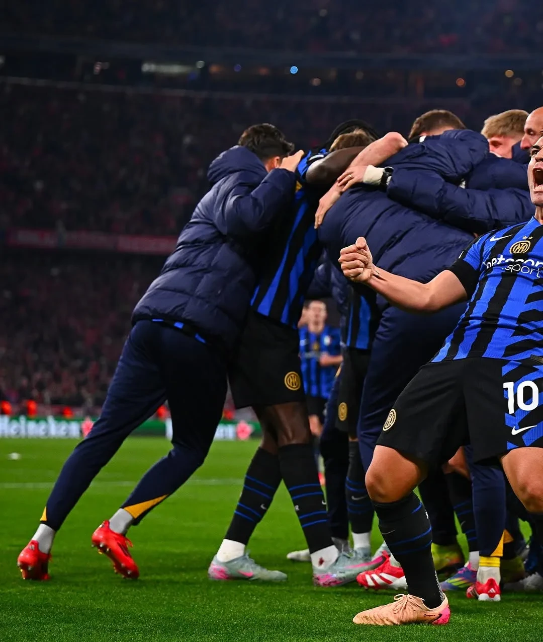 拜仁慕尼黑客场告捷，出线形势大为好转的简单介绍