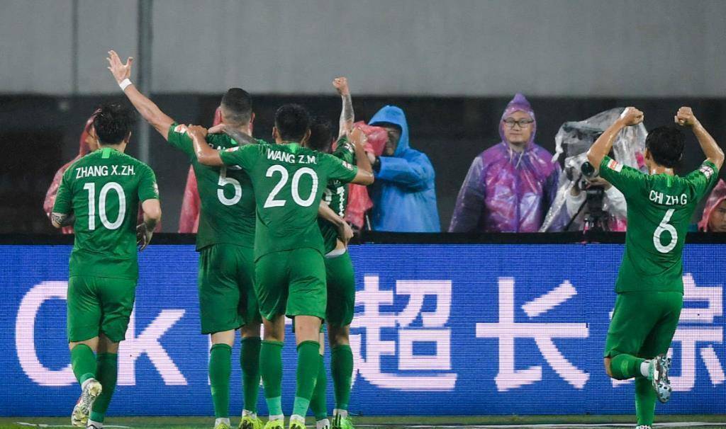 临场换人调整战术,球队意外逆袭 临场换人调整战术,球队意外逆袭