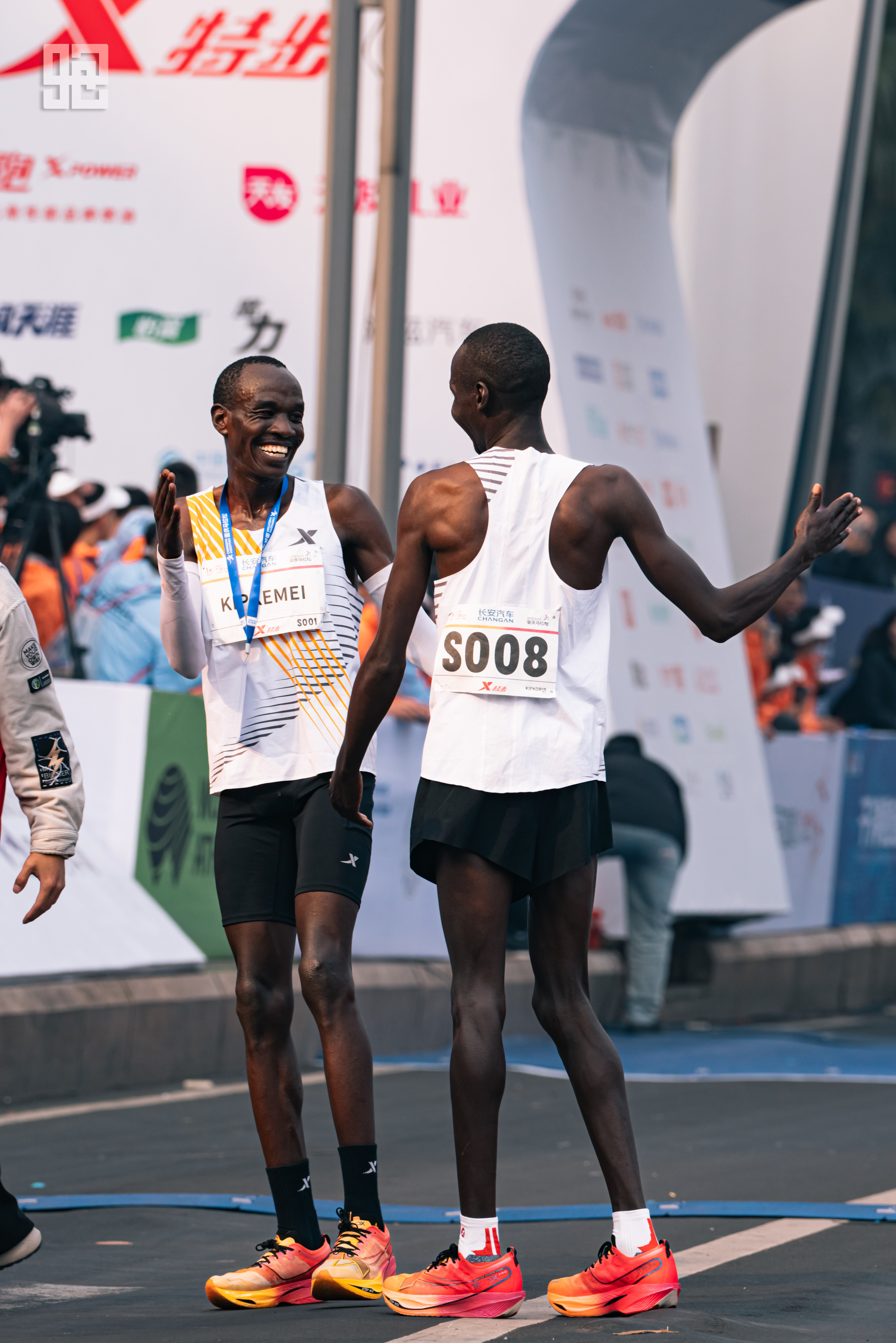 肯尼亚女子田径运动员破纪录,夺得第一 肯尼亚女子田径运动员破纪录,夺得第一
