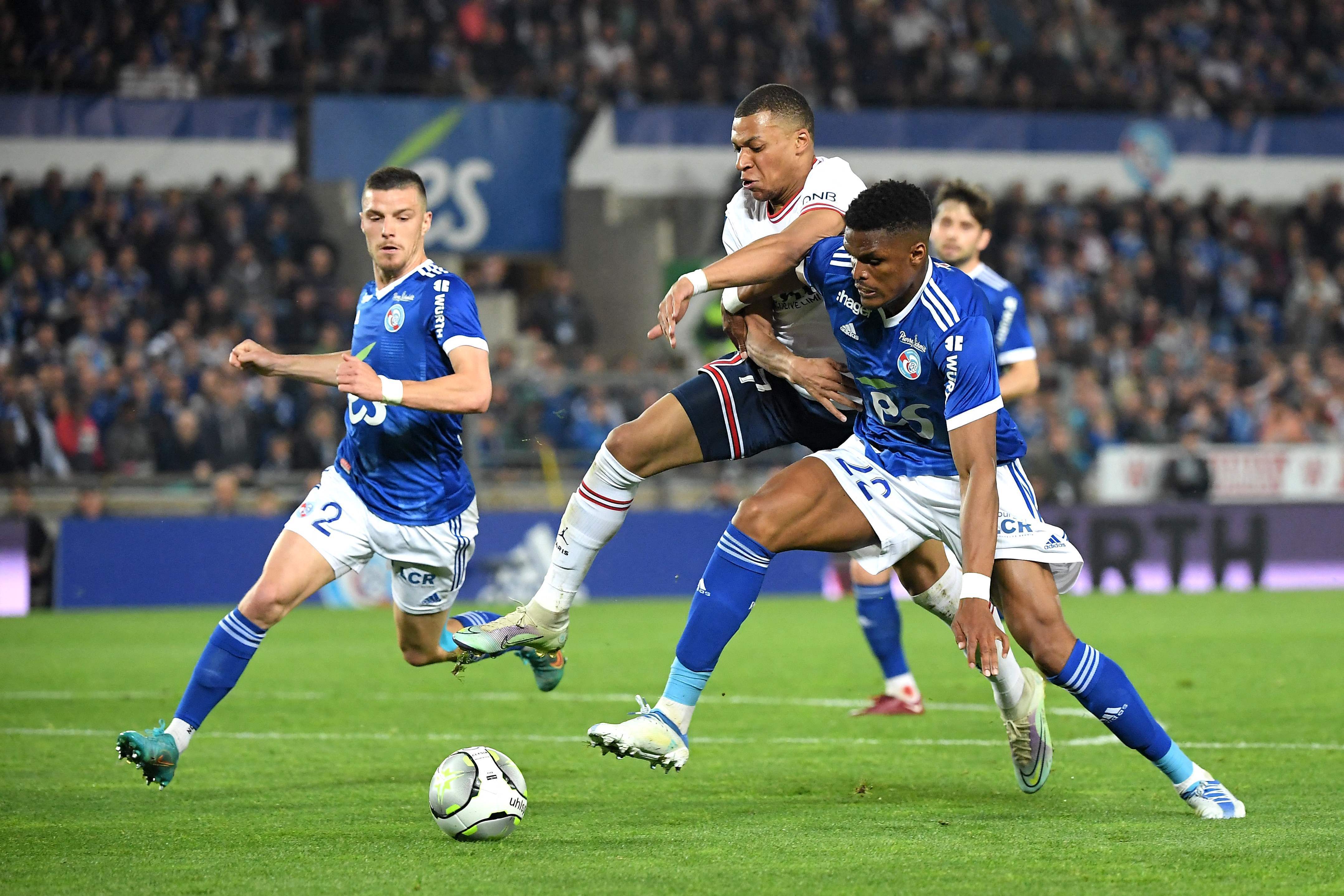 关于勒沃库森队战胜对手，零封对手取得三分的信息