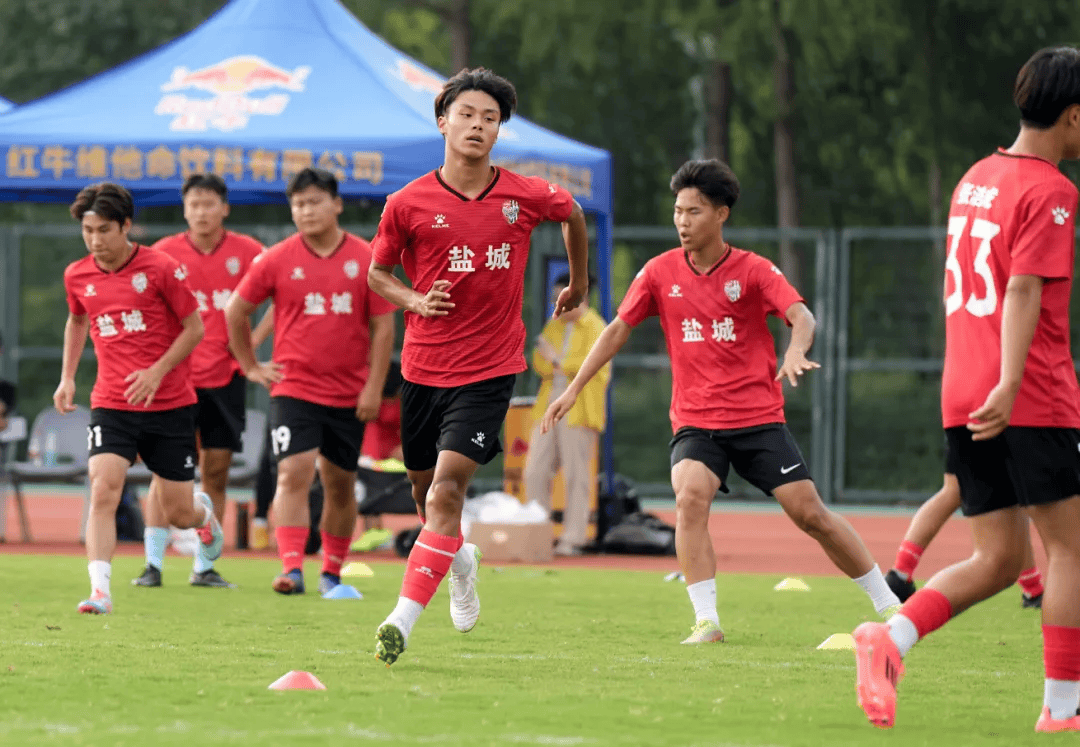 包含折返跑男子比赛选手全力冲刺的词条 包含折返跑男子比赛选手全力冲刺的词条