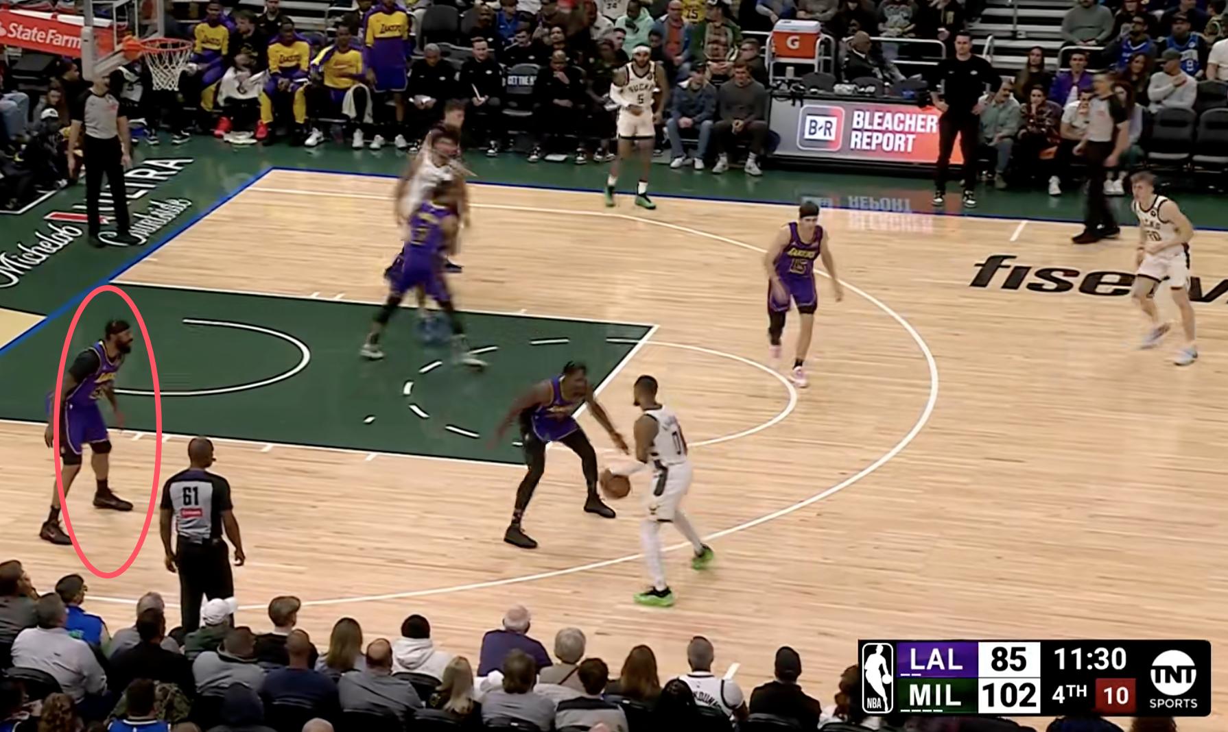 雄鹿不敌湖人，遭遇季后赛阻击的简单介绍