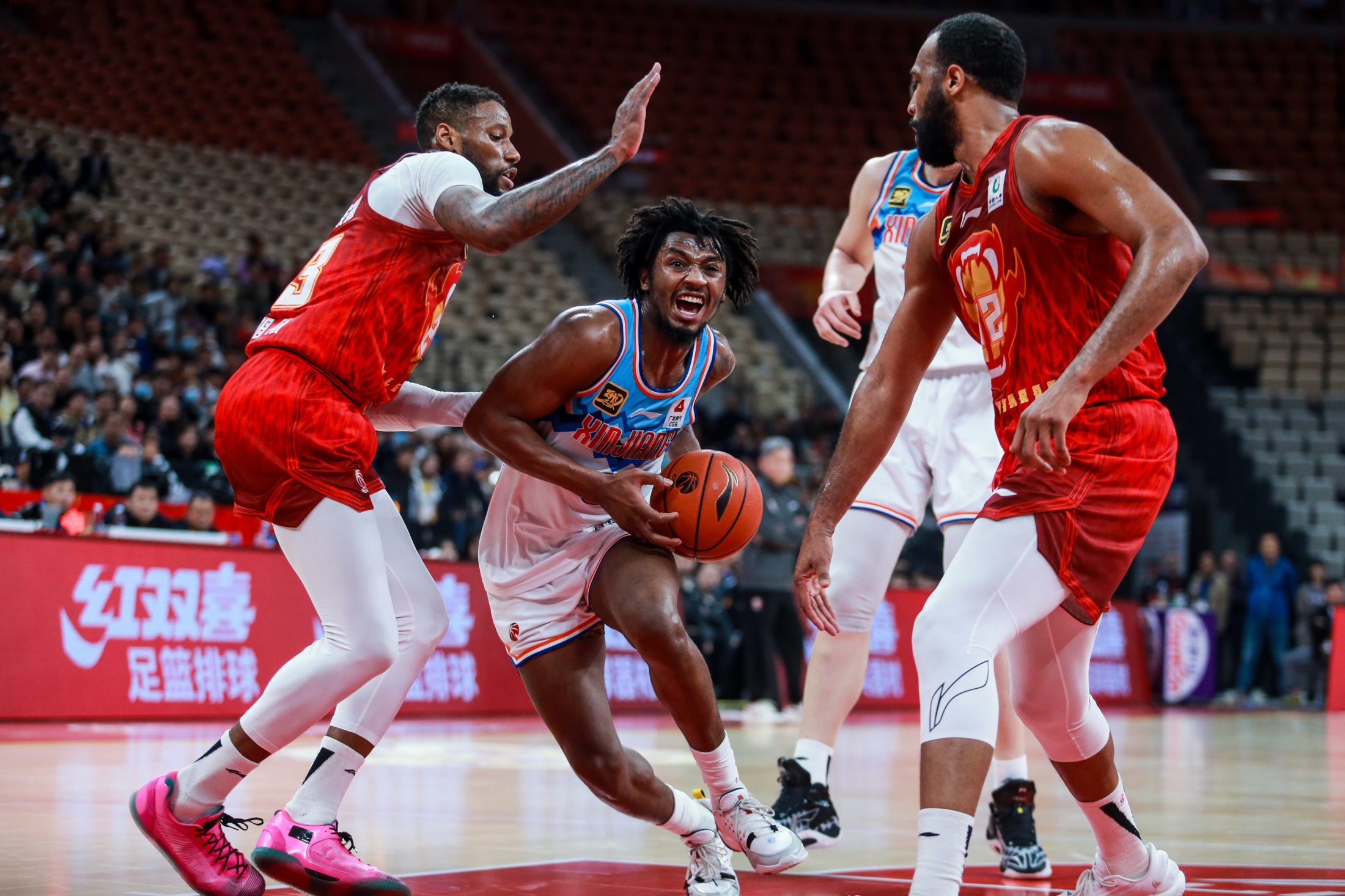 星空体育教练-新疆队实现逆转，击败上轮冠军